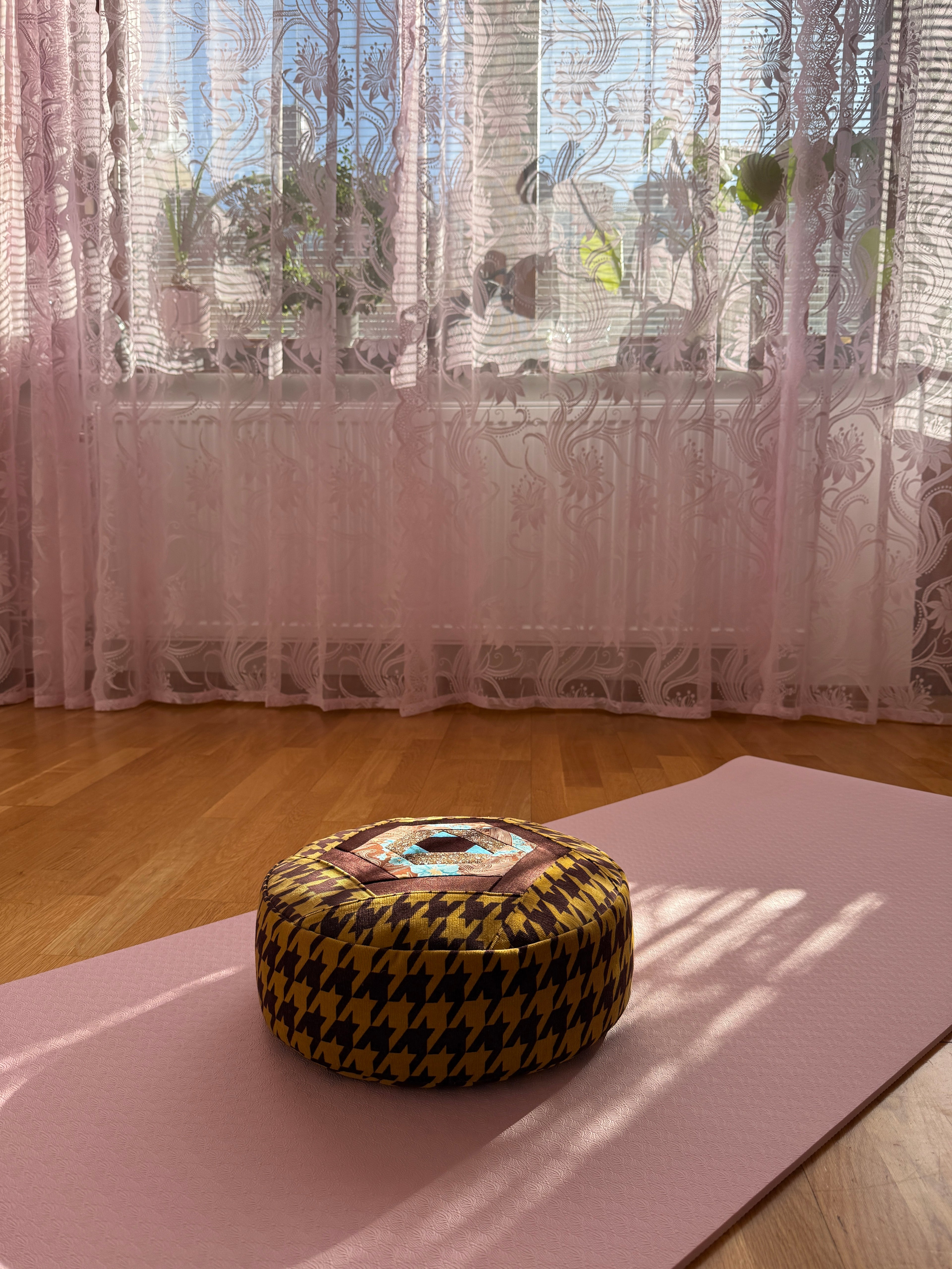Velvet Ground - 13" Meditation Cushion